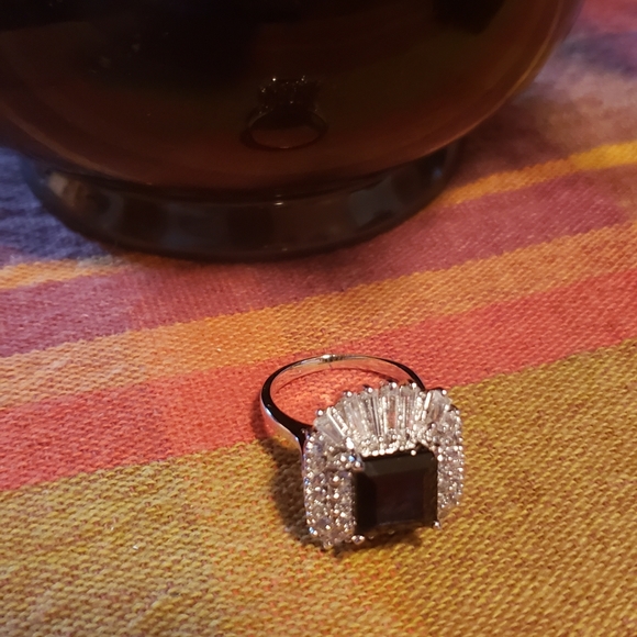 ring - Picture 3 of 7
